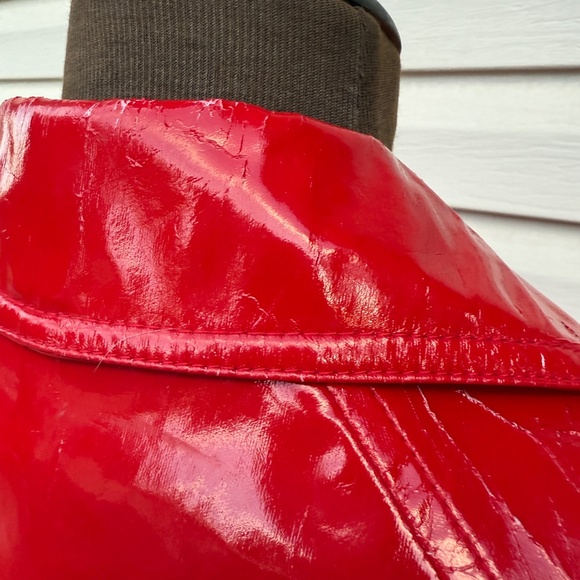 Show-stopping vintage 90s faux patent-leather trench in fire-engine red ❤️‍🔥 - Picture 4 of 14